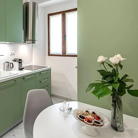 Chic Duomo Apartment Florence